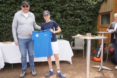 2 Uebergabe Spielshirt DSC07653